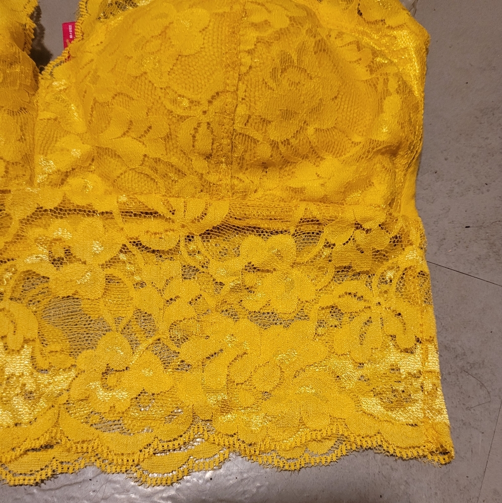 Lace halter cami - Picture 3 of 4